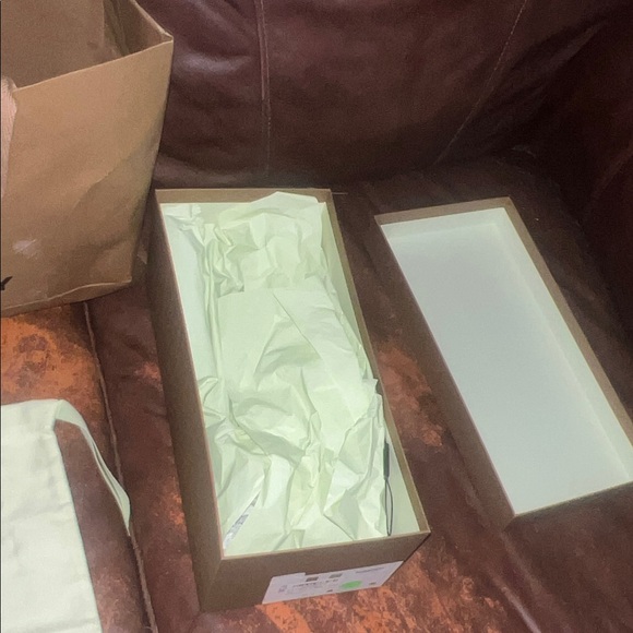 Burberry Tan and Cream Gift Set no shoes paid 250 for this - Picture 2 of 4